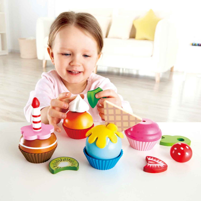 CUPCAKE SET TO BUILD HAPE