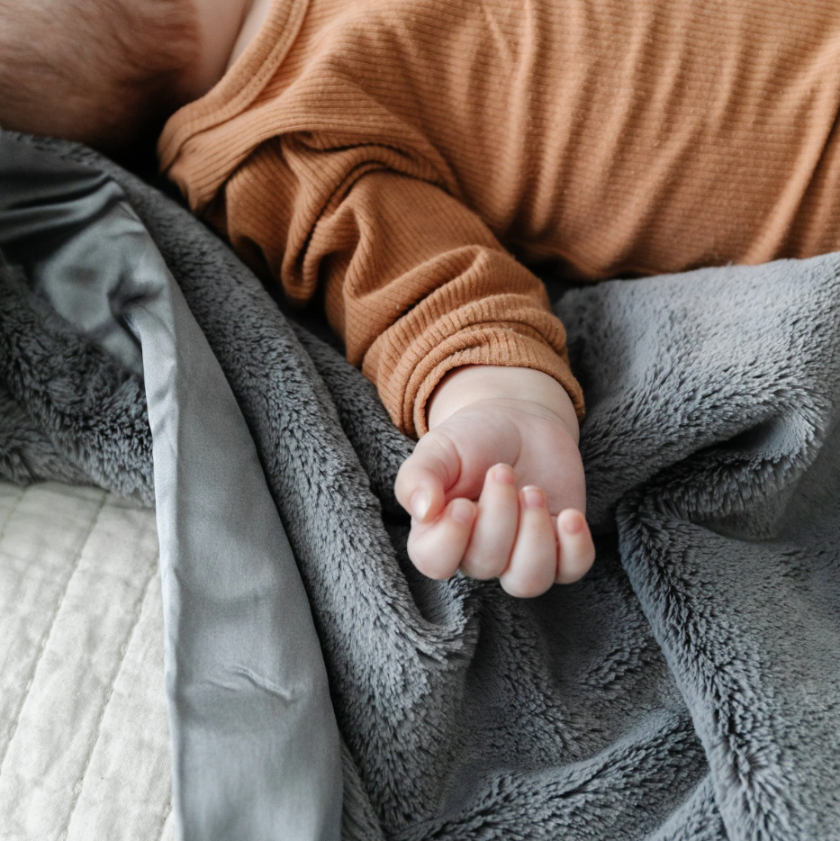 BLANKIE SATIN TRIM GRAY