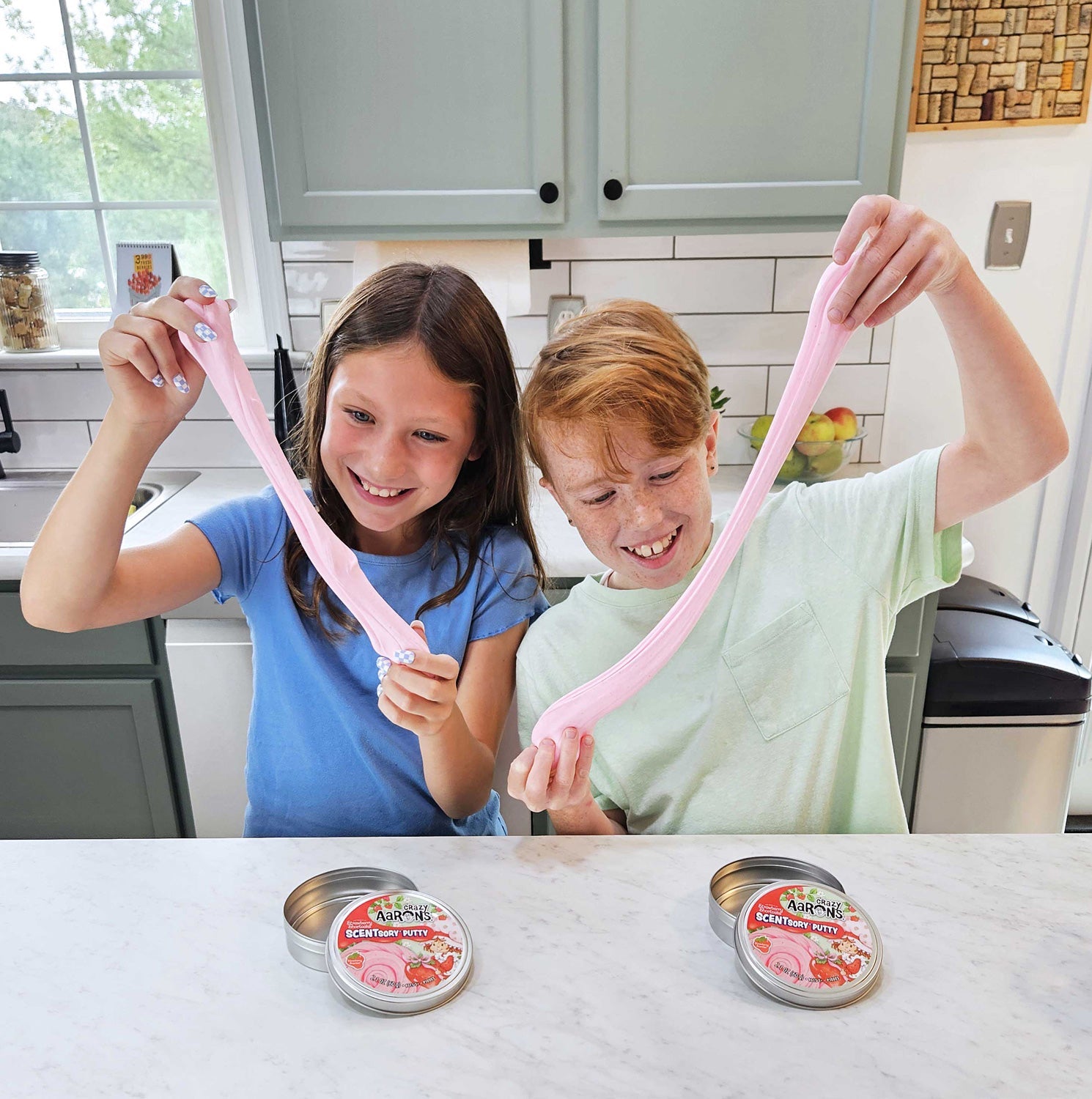 STRAWBERRY SHORTCAKE PUTTY SCENTSORY CRAZY AARONS