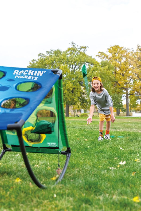 ROCKIN POCKETS TOSS GAME