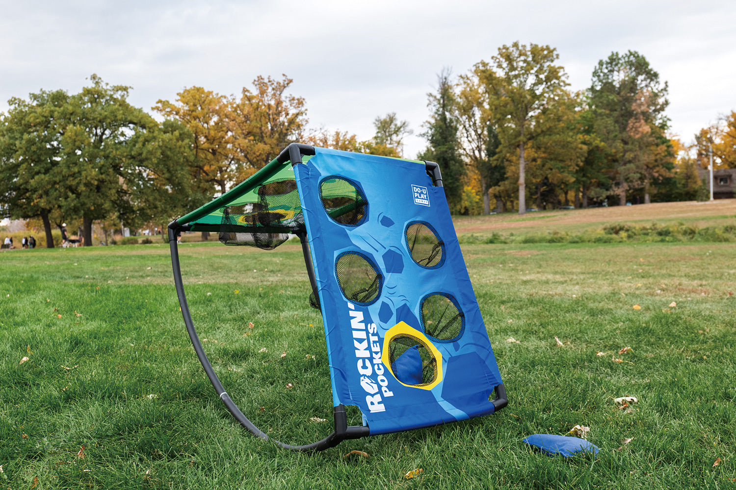 ROCKIN POCKETS TOSS GAME