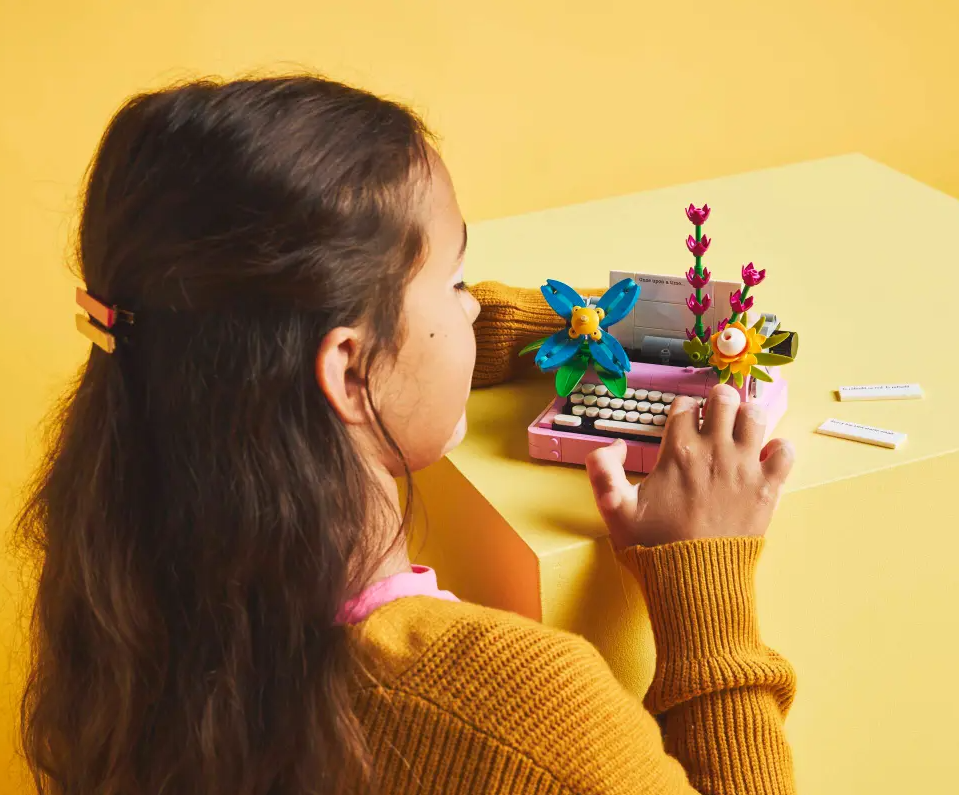 TYPEWRITER WITH FLOWERS CREATOR LEGO