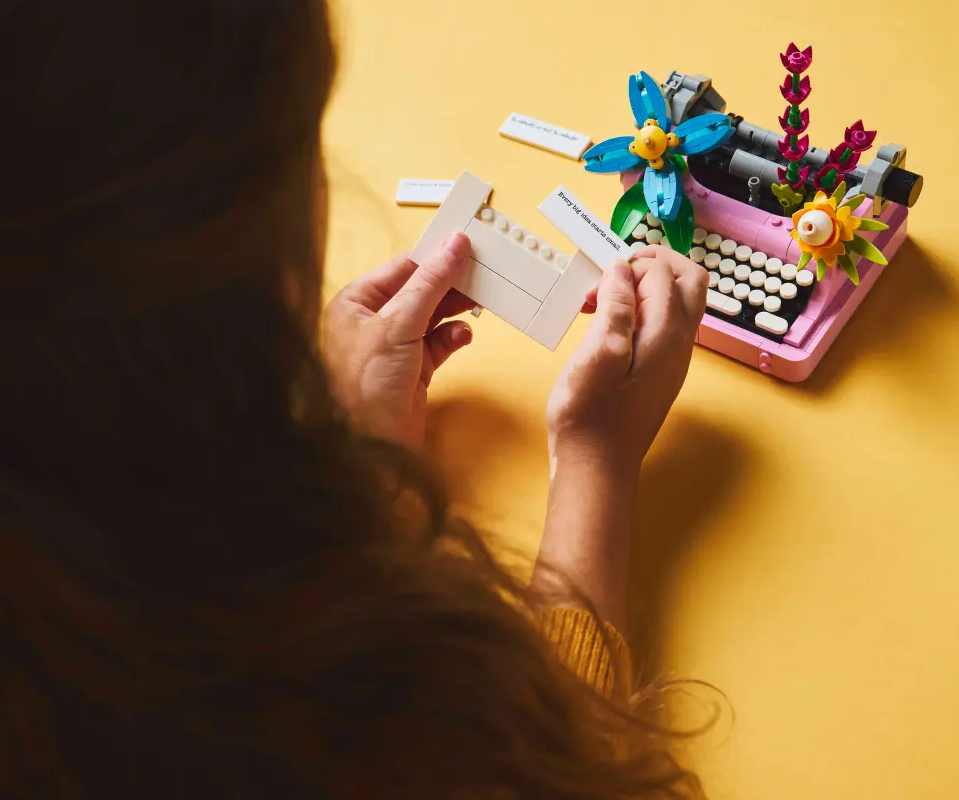TYPEWRITER WITH FLOWERS CREATOR LEGO